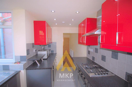 3 bedroom terraced house to rent - Photo 3