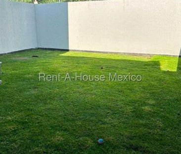 Casa con roof garden, 3 recámaras, área de TV. RENTA - Jurica - Photo 5