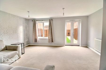 3 bedroom terraced house to rent - Photo 2
