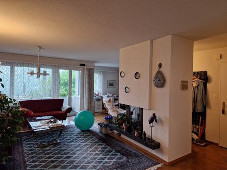 4.5 Zimmer-Wohnung in ruhiger Wohnlage mit Aussicht - Photo 2