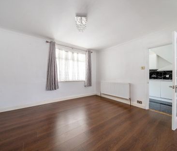 3 bedroom end of terrace house to rent - Photo 1