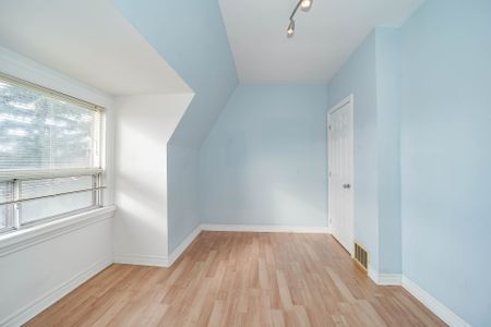 For Lease - 243 Montrose Avenue Unit# Upper, Toronto, Ontario - Photo 4