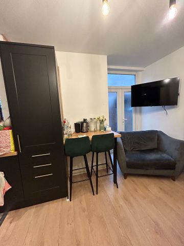 4 Bed Terraced House, Cedar Grove, M14 - Photo 2