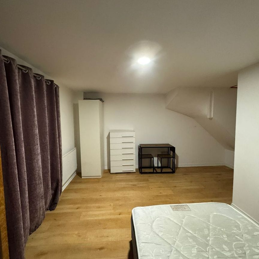 Single Room, The Rookery, Grays - Photo 1