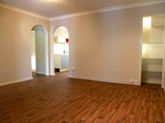 Convenient, Comfortable & Easy-Care Villa - Photo 1