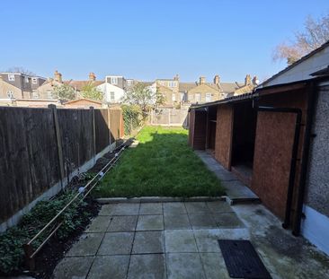 3 Bed Semi-Detached House, Claremont Gardens, IG3 - Photo 6