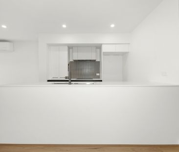 Spacious 2 bedroom with Study Townhouse in an Ideal Location! - Photo 5