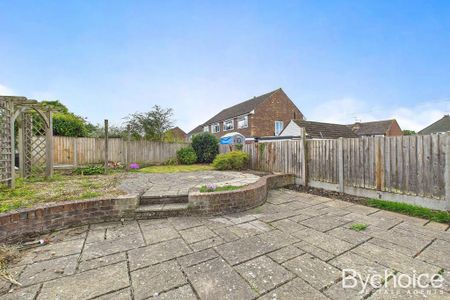 3 bedroom semi-detached house to rent - Photo 5