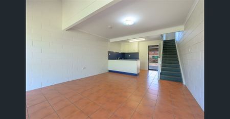 Tidy Two Bedroom Unit with Air Conditioning - Photo 4