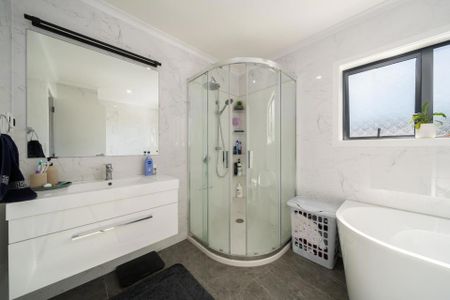 Spacious 4-Bedroom Family Home - Photo 5