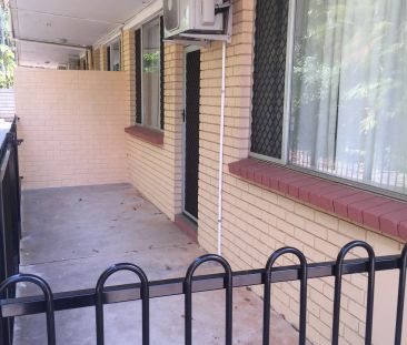 Ground floor 2 bedroom unit - Photo 4