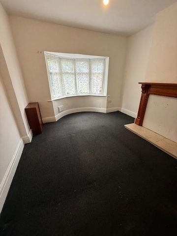 3 bedroom semi-detached bungalow to rent - Photo 2