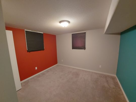 Free Rent !! Cozy 2 Bedroom. 1 Bathroom Basement Suite. - Photo 1