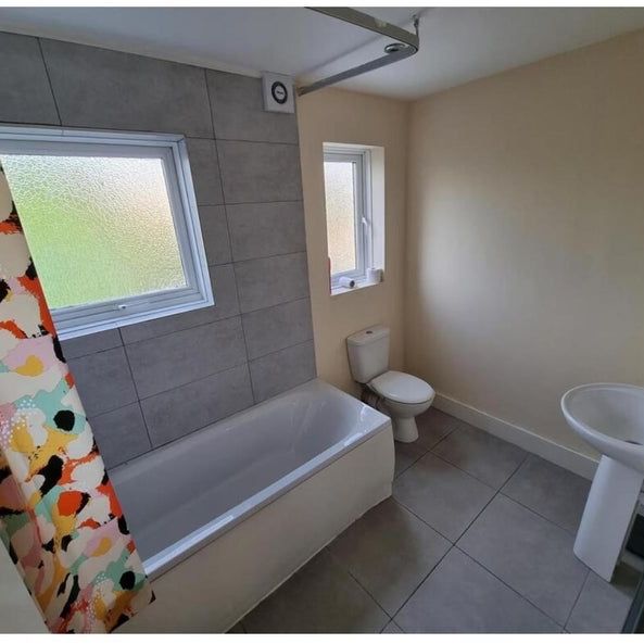 Room in a Shared House, Sellincourt Road, SW17 - Photo 1