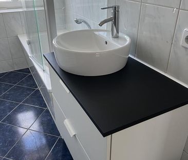 2 Rau-Wohnung mit Einbauküche, Balkon und schönem Tageslichtbad! - Foto 1