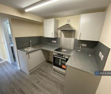 3 bedroom terraced house to rent - Photo 4
