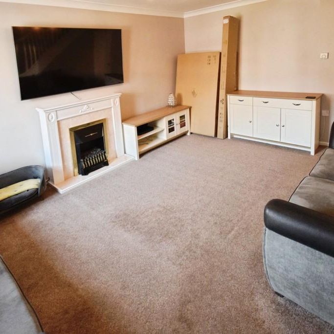 3 bedroom semi-detached house to rent - Photo 1