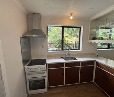 Lovely 2 bed home close to town and hospital - Photo 6