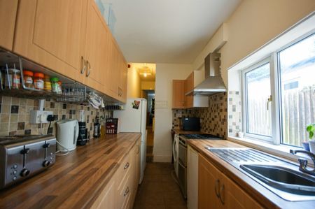 21 Luton Road - Photo 2