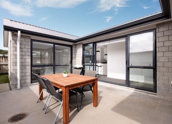 Easy Living - Photo 1