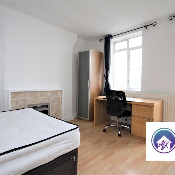 3 Bedroom Flat To Rent - Photo 1