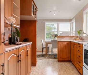 Cosy 3-Bed Character Home in Quiet Cul-de-sac! - Photo 5