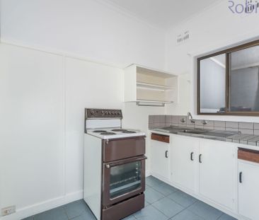 Well presented unit less than 2km from Belmont town Centre - Photo 2