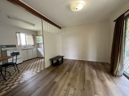 Cosy One Bedroom Unit in Great Central Location, Water Included ! - Photo 2