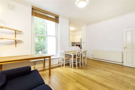 Stylish two bedroom, raised ground floor flat with a shared garden in a Prime Islington Location. - Photo 2