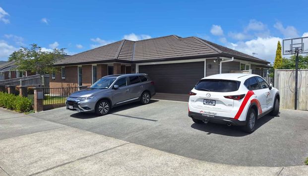 Modern 4 Bedroom Home - Photo 1