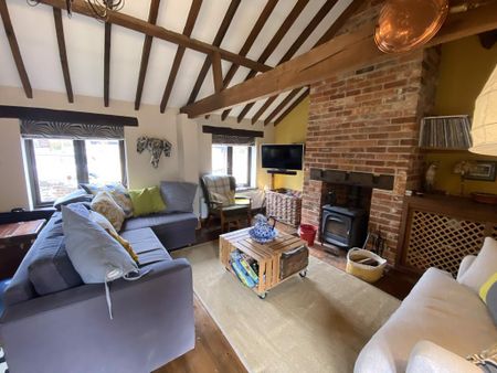 4 bedroom end of terrace house to rent - Photo 2