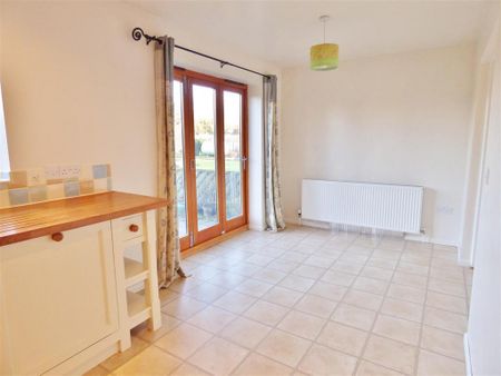 3 bedroom semi-detached house to rent - Photo 3