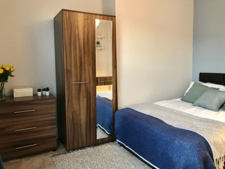 *Central Location**No Deposit**All Bills Included* - Photo 2
