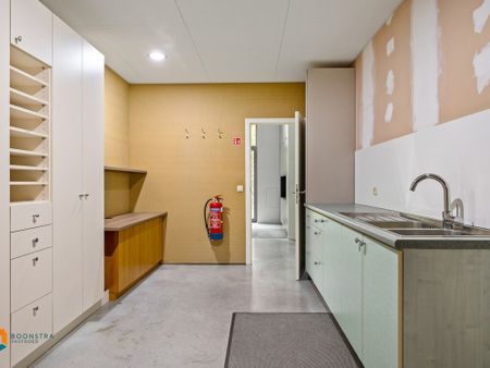 Winkel/showroom (210 m²) + magazijn (625 m²) op toplocatie in Sint-Katelijne-Waver - Photo 3