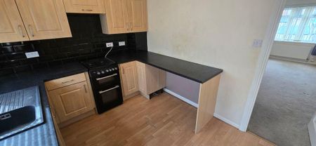 2 bed terraced house to rent in SR5 - Photo 2