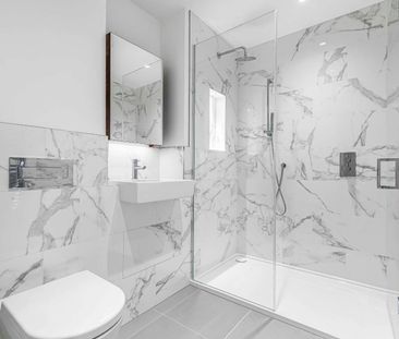 A luxury three bedroom apartment with riverside views. - Photo 4