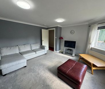 3 bedroom flat to rent - Photo 3