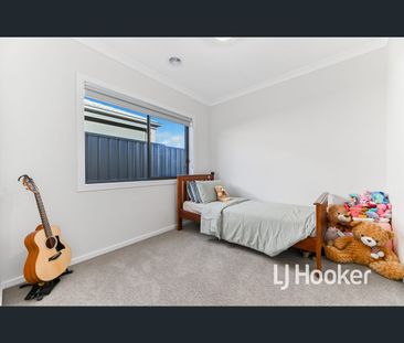 11 Theatre Circuit, Clyde North, Vic 3978 - Photo 5