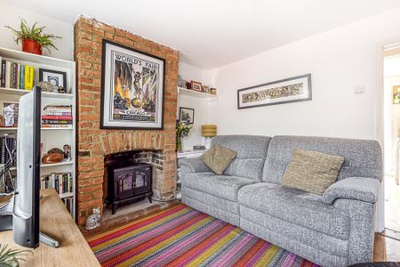 2 bedroom terraced house to rent - Photo 2