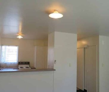 3 Bedrooms Close to Westfield Shopping Centre - Photo 3