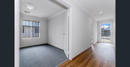 MODERN FAMILY LIVING IN PIARA WATERS! - Photo 2