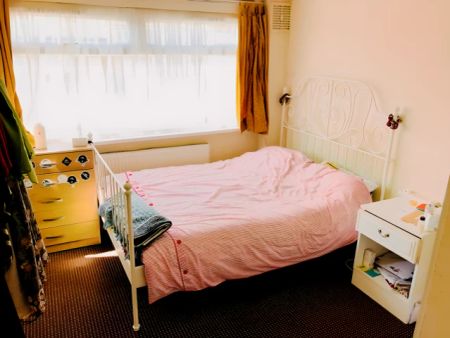3 Bed 1 Bath - Photo 5