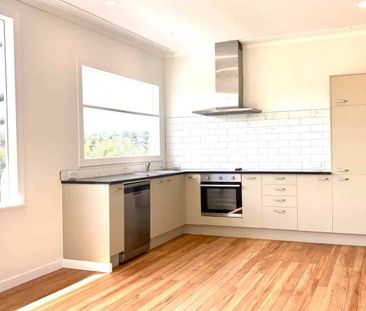 3-Bedroom Home — 1 Min to Stanmore Bay Beach a... - Photo 3