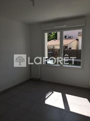 Appartement 3 pièces 57m2 MARSEILLE 12EME 942 euros - Photo 1