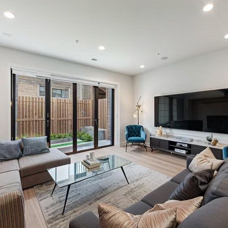 Second Avenue - Photo 1