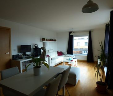 Flat to rent on - Photo 1