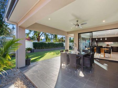 Elegant and Contemporary 4 Bedroom Family Executive Residence - Photo 2