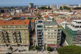 Apartamento T1 com varanda - Novo - Casa da Musica - Rotunda Boavista