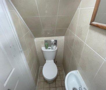 1 bedroom in a house share to rent - Photo 6