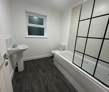 2 bedroom semi-detached house to rent - Photo 5